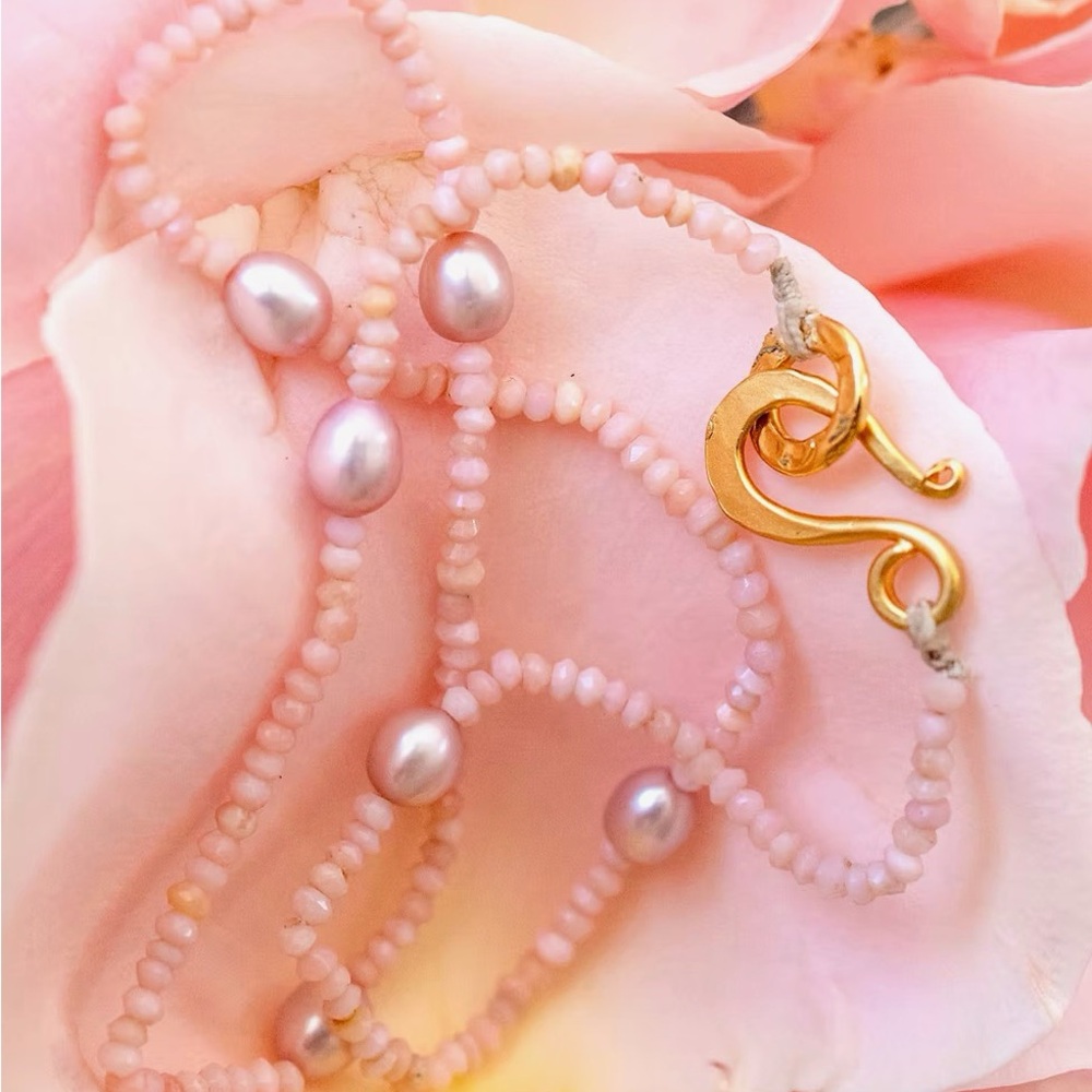 Elegant Pink Pearl Necklace with Gold Clasp